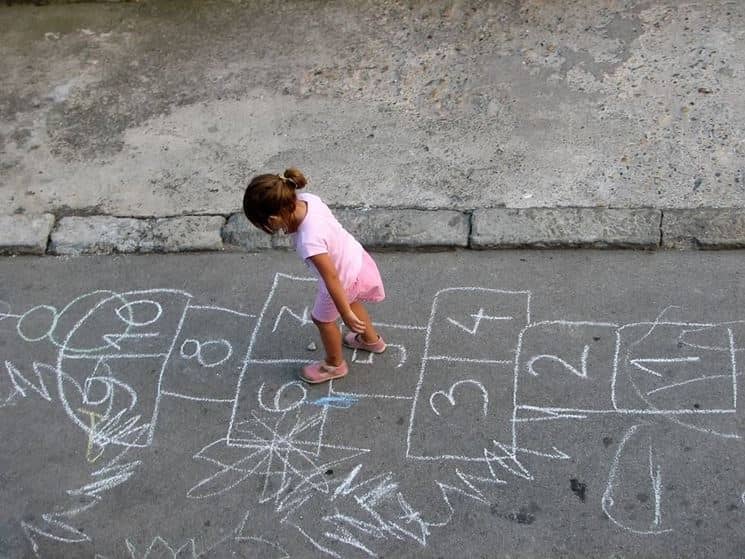 Chi decide dove giocano i bambini ?